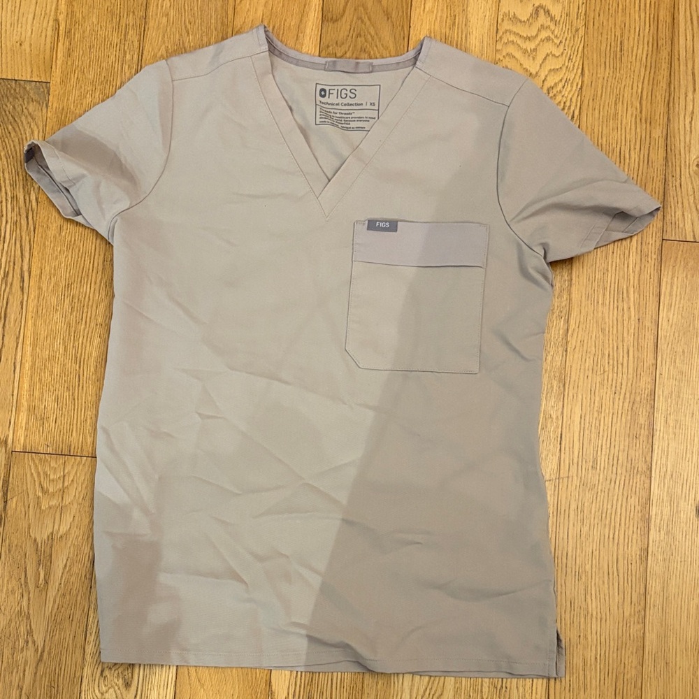 Figs Women’s Short Sleeve V-Neck Shirt in Light Tan